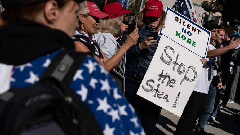 Depois da eleição, apoiadores de Trump fazem protesto 'Stop The Steal' (ou 'Parem de roubar') em Atlanta