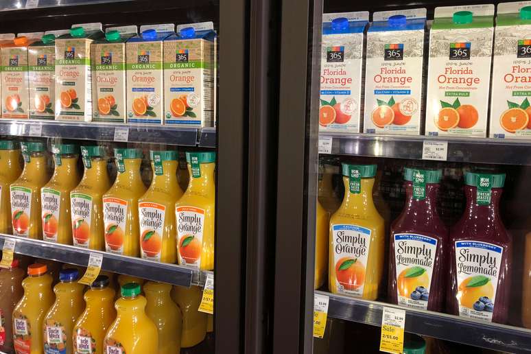 Suco de laranja em prateleira de supermercado da Flórida.  REUTERS/Lisa Baertlein