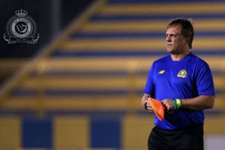 Rogério está no futebol árabe, mas deseja voltar a comandar um clube brasileiro- (Foto: Reprodução)