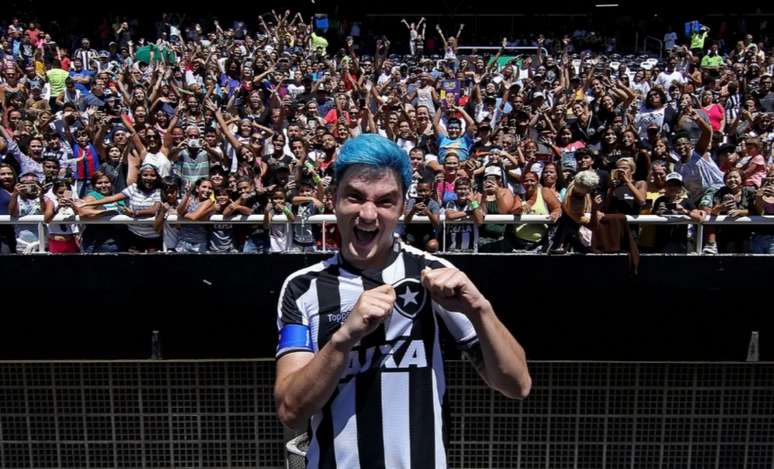 Felipe Neto já foi patrocinador do Botafogo e mostra preocupação com o futuro (Foto: Vítor Silva /SSPress/Botafogo)