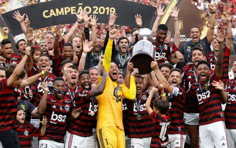 O Flamengo reconquistou a América em 2019, vencendo o River Plate (ARG) na decisão (Foto: LUKA GONZALES / AFP)