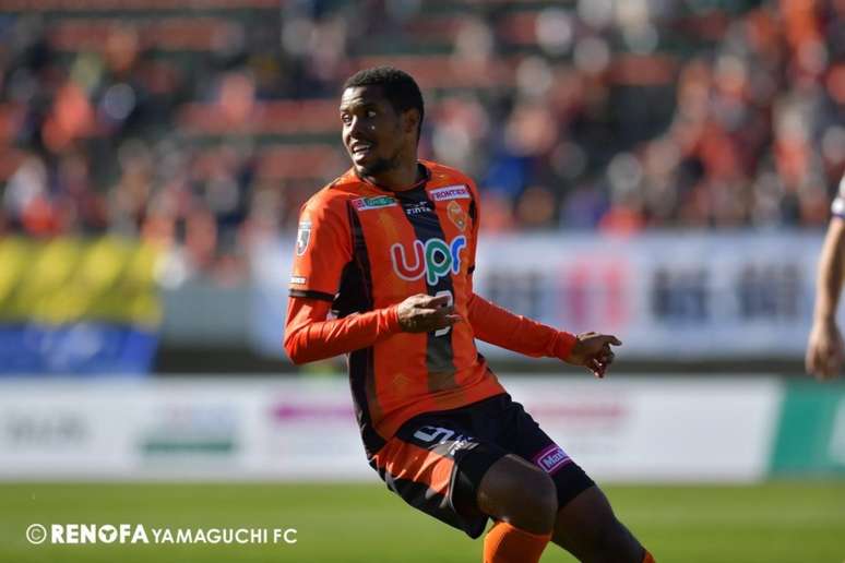 Iury em ação pelo Renofa Yamaguchi, do Japão (Foto: Divulgação / Renofa Yamaguchi)