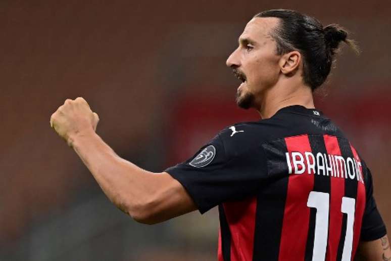 O Milan, atual clube de Ibra, tem contrato de exclusividade com a EA Sports (Foto: MIGUEL MEDINA / AFP)