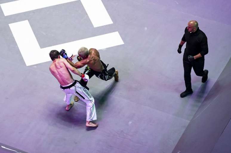 Bruno Assis foi o vencedor da batalha brasileira no Karate Combat (Foto: Divulgação/Karate Combat)