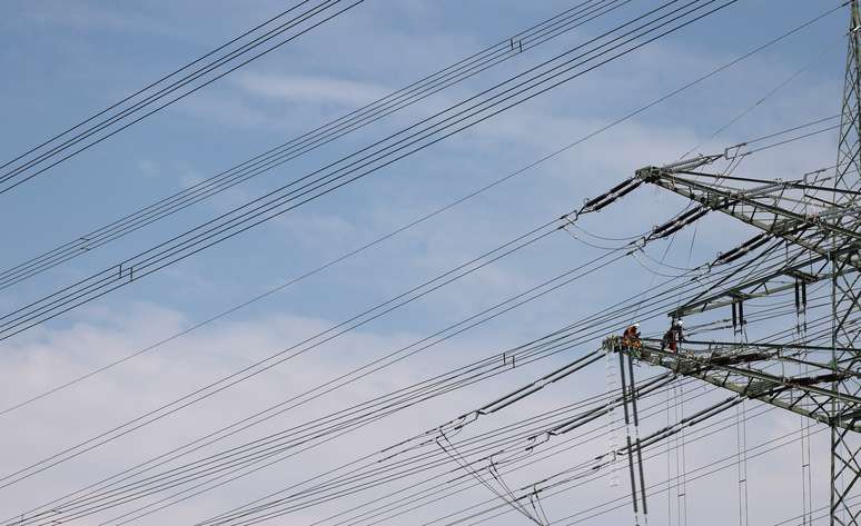 Linha de transmissão. REUTERS/Kai Pfaffenbach