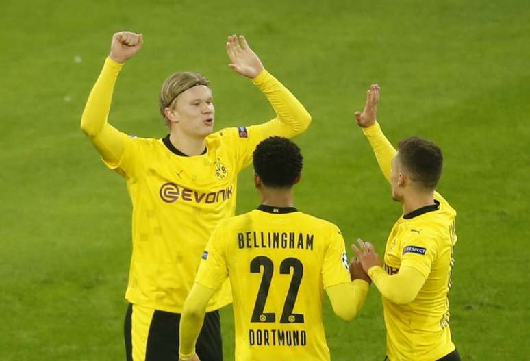 Haaland tem 17 gols em 13 partidas na temporada pelo Borussia Dortmund (Foto: LEON KUEGELER / AFP)