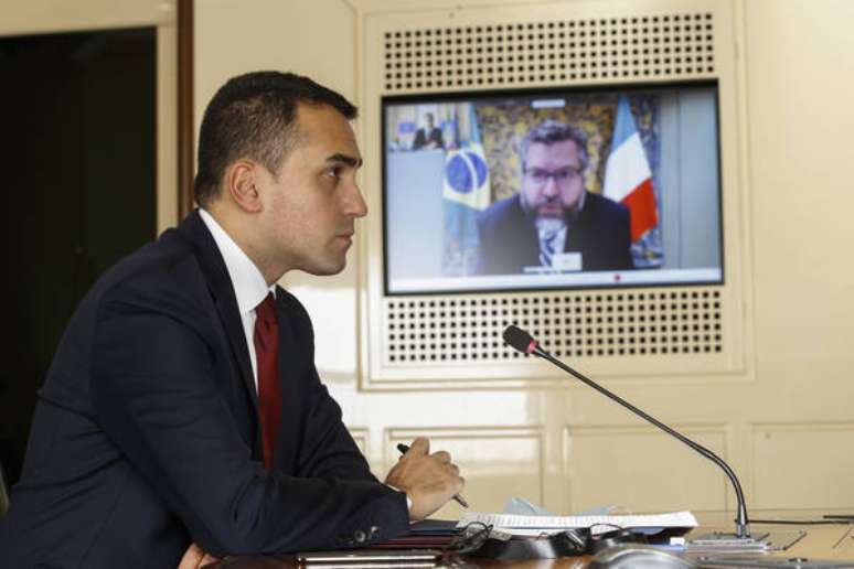 Di Maio conversou com Araújo por chamada de vídeo