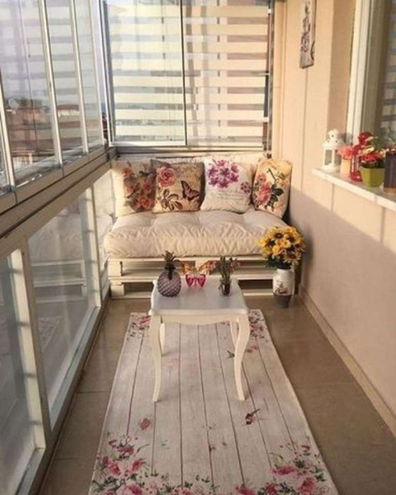 50. Poltrona de pallet branca para varanda de casa &ndash; Via: Pump up Decor