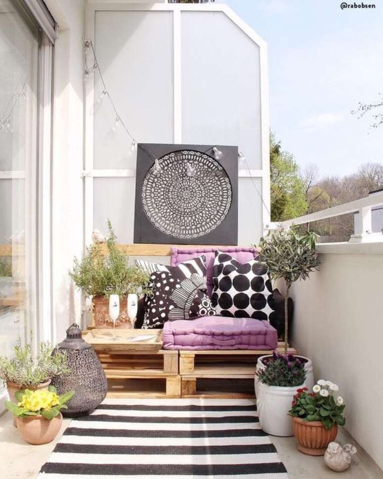 6. Poltrona de pallet com estofado lil&aacute;s &ndash; Via: Westwing Now