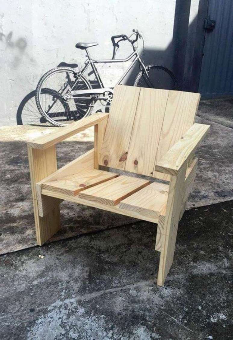 14. Poltrona de pallet crua para decorar a sala de estar &ndash; Via: Pinterest