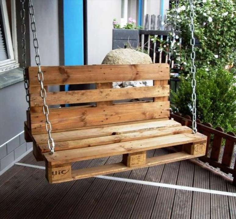 38. Poltrona de pallet suspensa para varanda &ndash; Via: Habitissimo