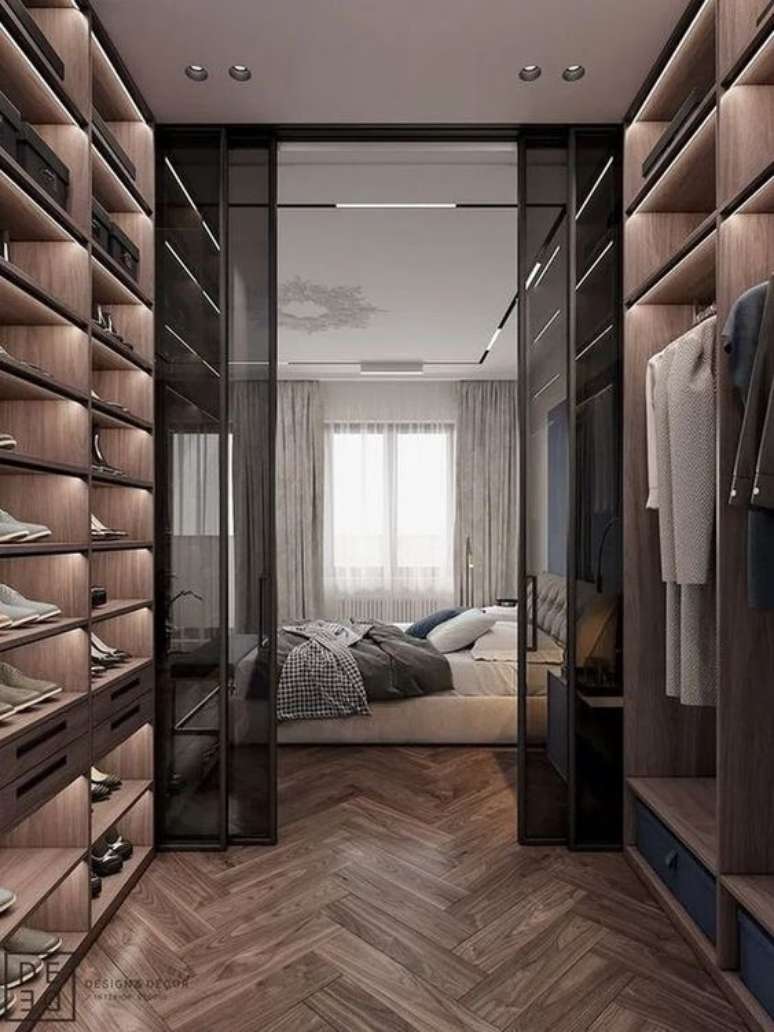 50. Quarto com closet e banheiro – Via: Design Decor