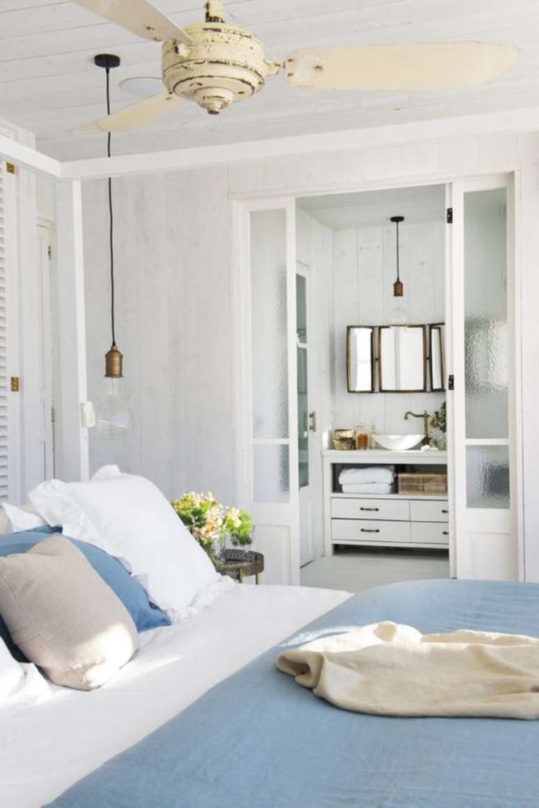 31. Quarto de casal com banheiro – via: Coco Kelley