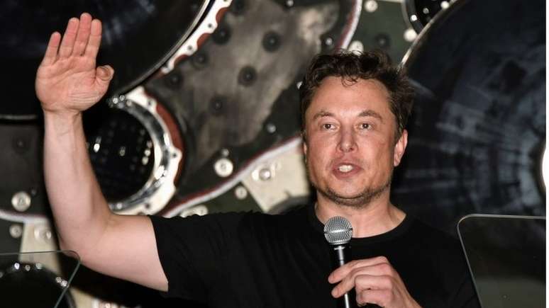 Elon Musk anunciou em 2018 primeiro voo privado de um passageiro à Lua