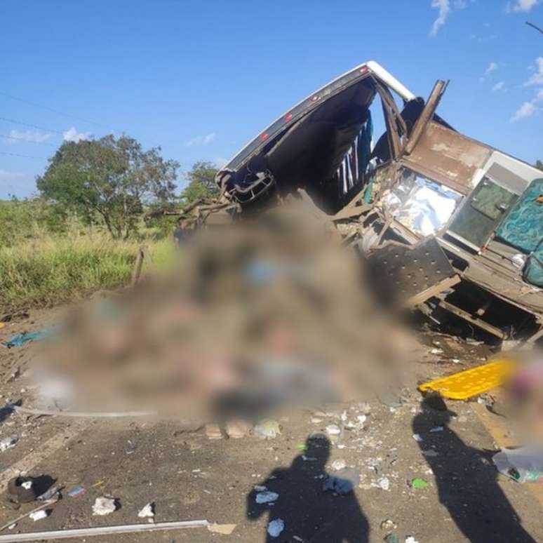 Segundo autoridades, acidente ocorreu em curva de rodovia do interior de São Paulo