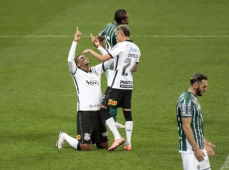 Jô marcou contra o Coxa no 1º turno (Foto: Rodrigo Coca/Ag. Corinthians)