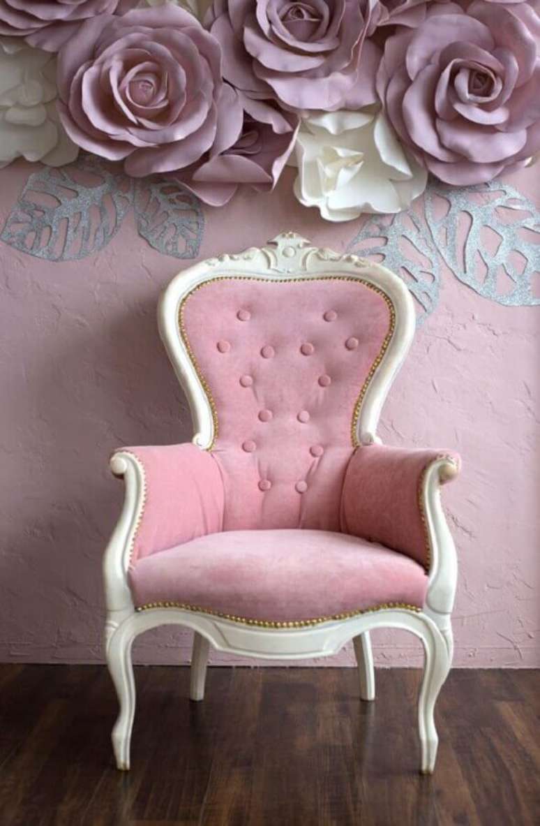 33. Modelo de poltrona rosa proven&ccedil;al &ndash; Foto: Kenay Home