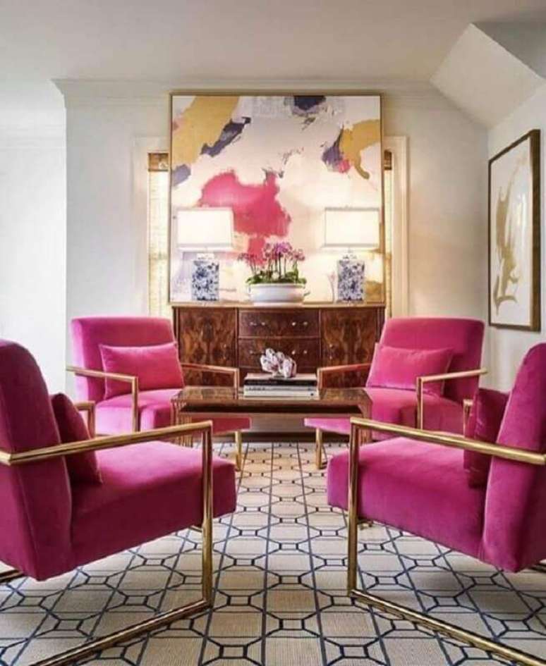 60. Sala decorada com poltronas rosa pink &ndash; Foto: Home Fashion Trend