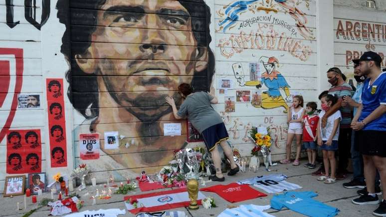 As homenagens a Maradona se repetem em várias partes da Argentina