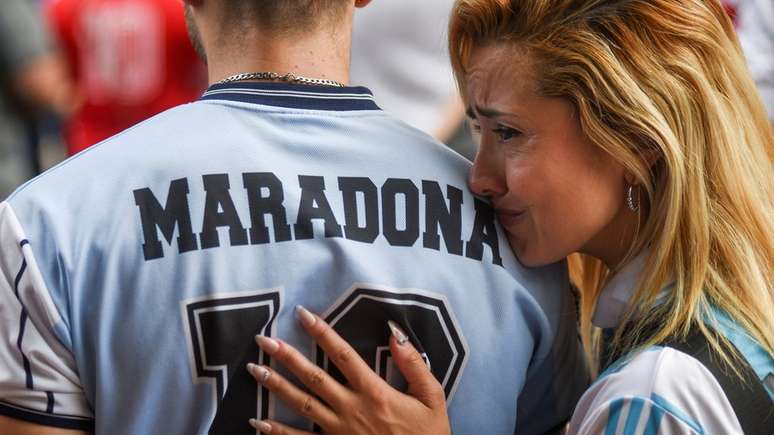 A dor e o choque pela morte de Maradona são evidentes na Argentina