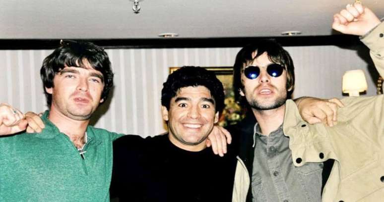 Maradona e os irmãos Gallagher, do grupo Oasis