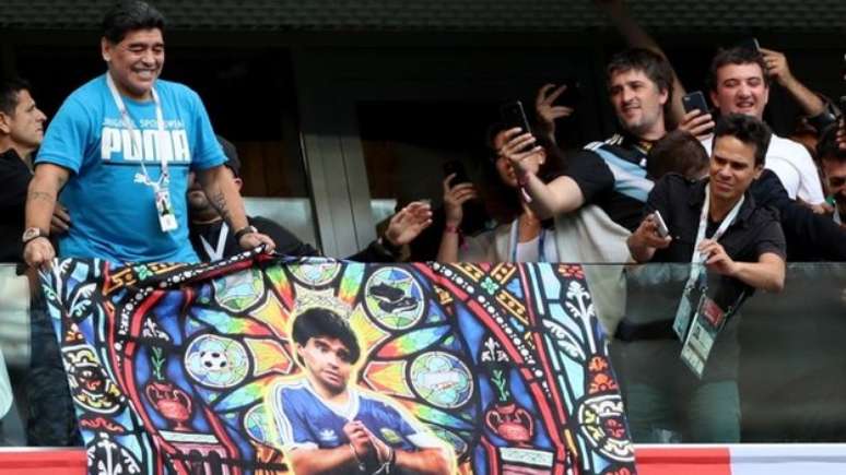 Maradona posa no jogo Argentina x Nigéria na Copa do Mundo de 2018 na Rússia