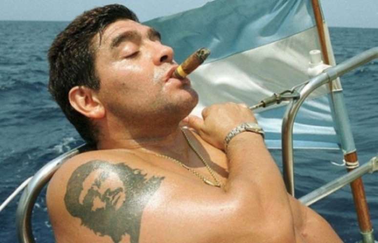Maradona gostava de viver os prazeres da vida (Foto: Reprodução/Instagram)