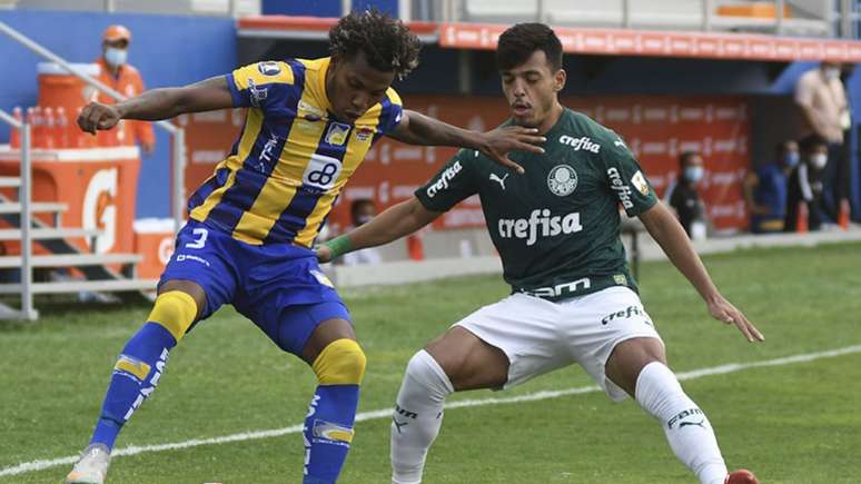 Palmeiras bateu o Delfín por 3 a 1, fora de casa, e ficou mais perto de classificação (Foto: Ariel Ochoa/AFP)