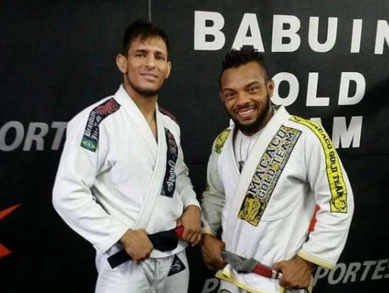 Anderson Berinja ao lado do seu professor Marcos Babuíno (Foto: Reprodução/Instagram/@andersonberinja_ufc135)