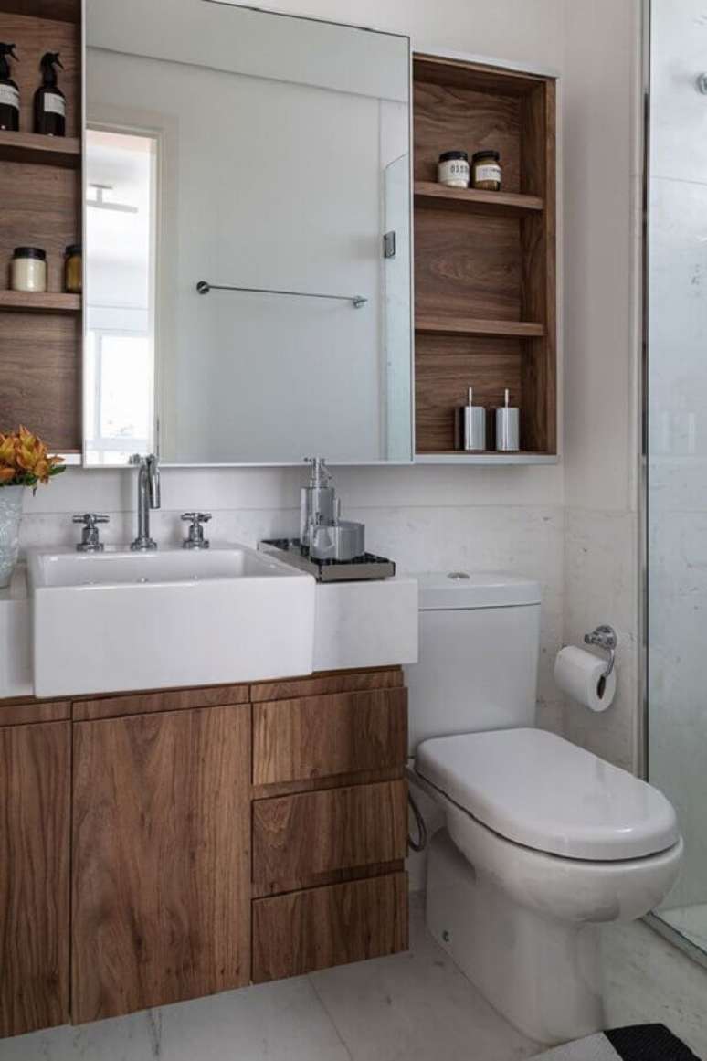 17. Invista nos móveis para banheiro sob medida para melhor otimização de espaço – Foto: Casa de Valentina
