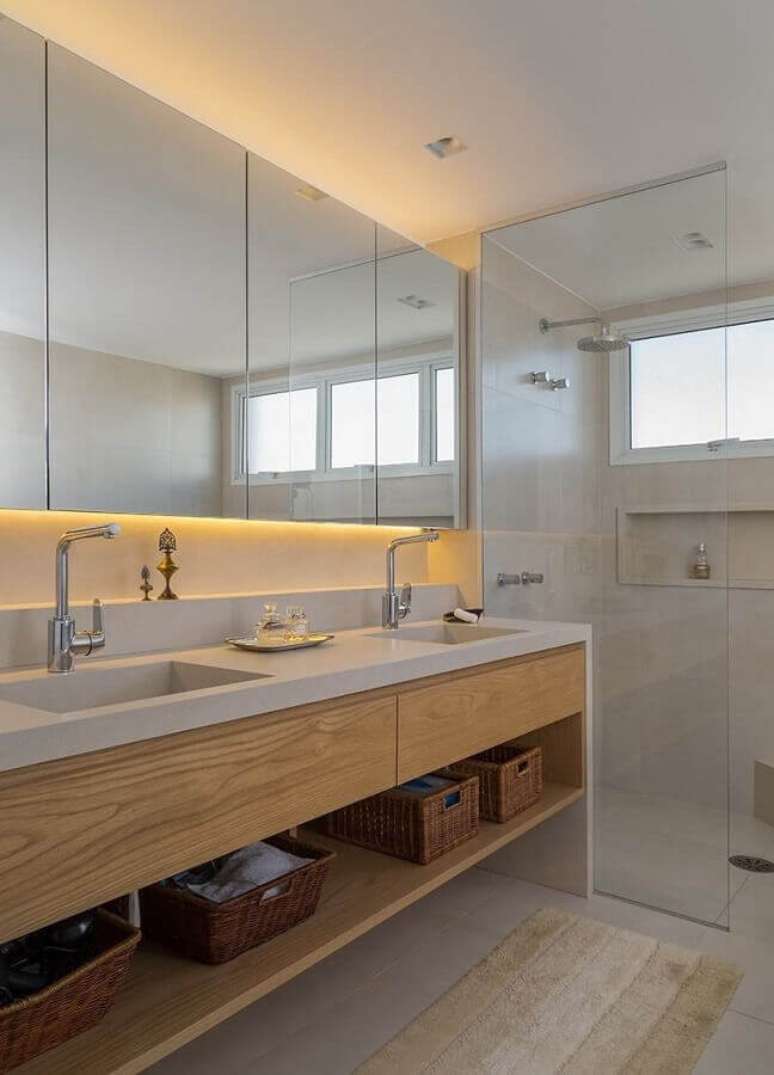 19. A iluminação de LED atrás do espelho para banheiro sob medida garante uma decoração mais aconchegante – Foto: Architizer