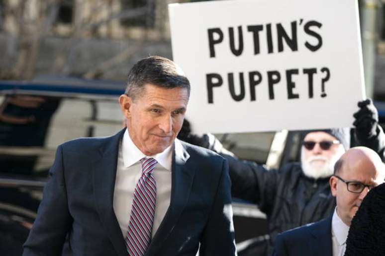 Michael Flynn confessou que mentiu para o FBI em caso que investigava a interferência russa nas eleições de 2016