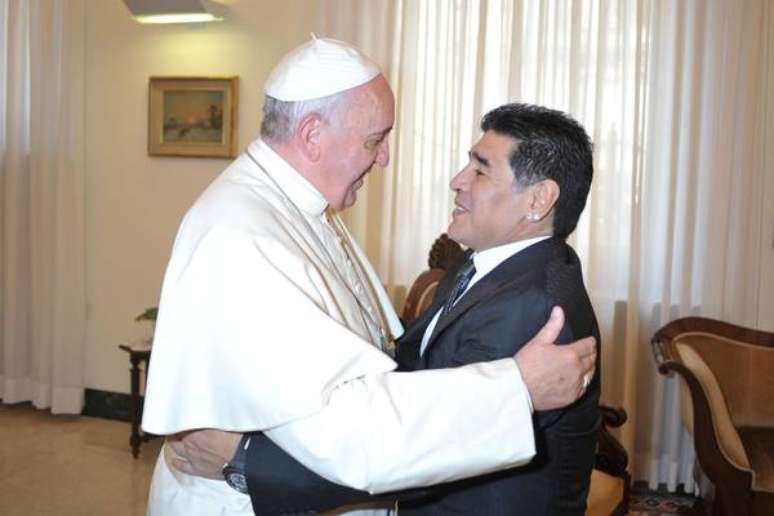 Papa Francisco com Maradona no Vaticano, em setembro de 2014