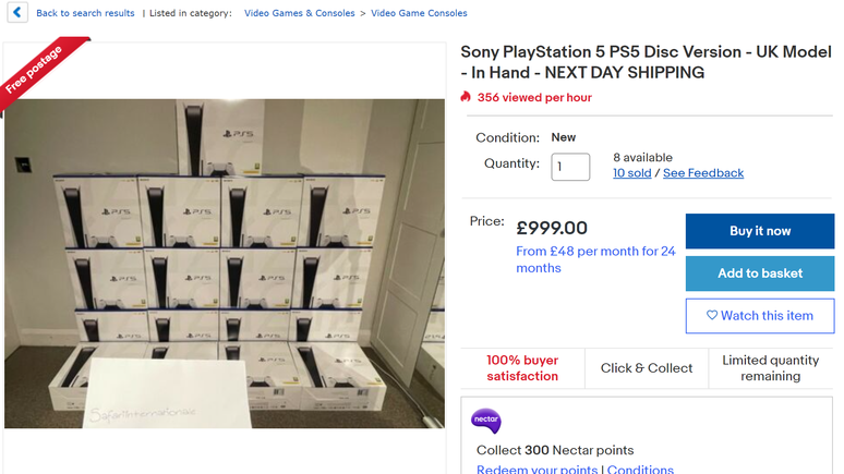 O modelo PlayStation 5 que custava inicialmente 499 libras era vendido por 999 libras, mais de R$ 7 mil