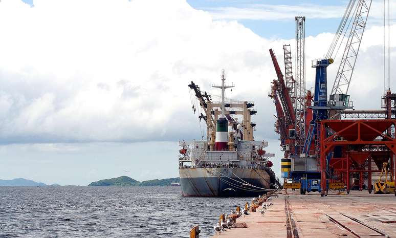 Vista de porto de Paranaguá. REUTERS/Rodolfo Buhrer  SM