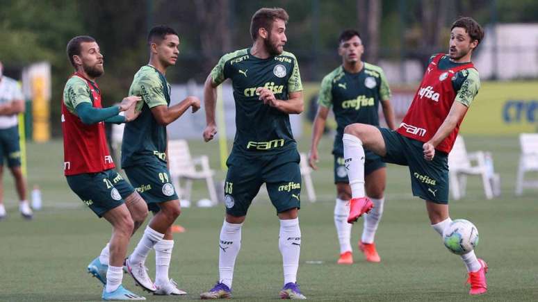 Além de Viña, Empereur e outros atletas retornaram aos treinos nesta sexta-feira (27) (Foto: Cesar Greco/Palmeiras)