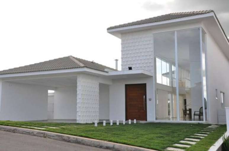 13. Fachadas de casas na área externa – Via: Claudia Breias