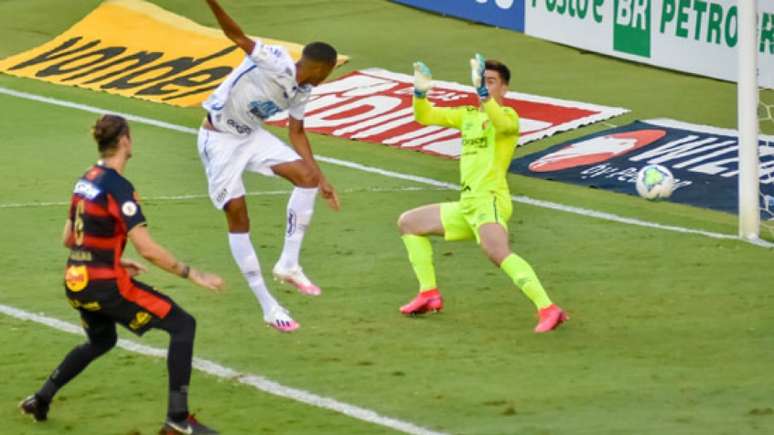 Bruno Marques marcou o terceiro gol do Santos (JOTA ERRE Photo Premium)
