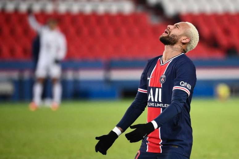 Lille tem a chance de empatar com o PSG de Neymar na liderança do Campeonato Francês (Foto: FRANCK FIFE / AFP)