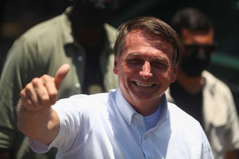 Bolsonaro faz sinal de positivo após votar no Rio de Janeiro
29/11/2020
REUTERS/Pilar Olivares