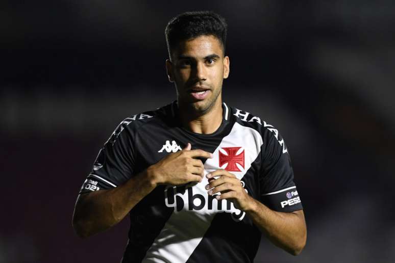 Tiago Reis fez o gol da vitória do Vasco sobre o Caracas, em São Januário (MAURO PIMENTEL / AFP)