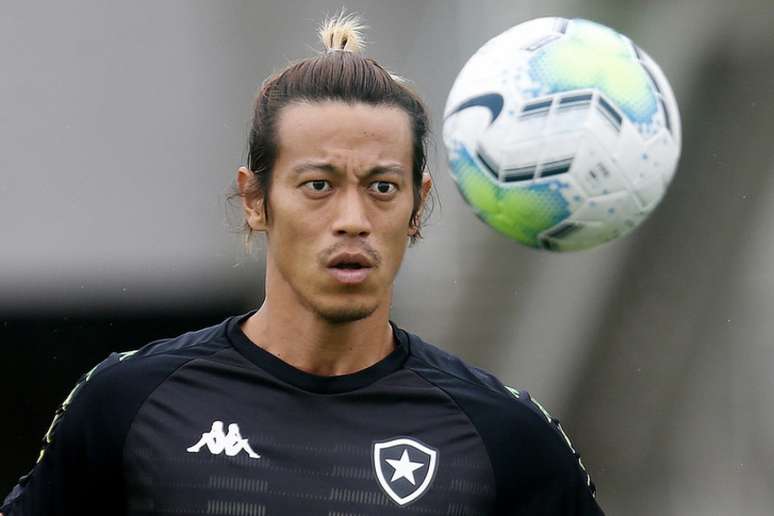 Keisuke Honda em treino do Botafogo (Foto: Vítor Silva/Botafogo)