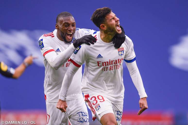 Lyon vence e cola no PSG na Ligue 1 - Divulgação / Lyon