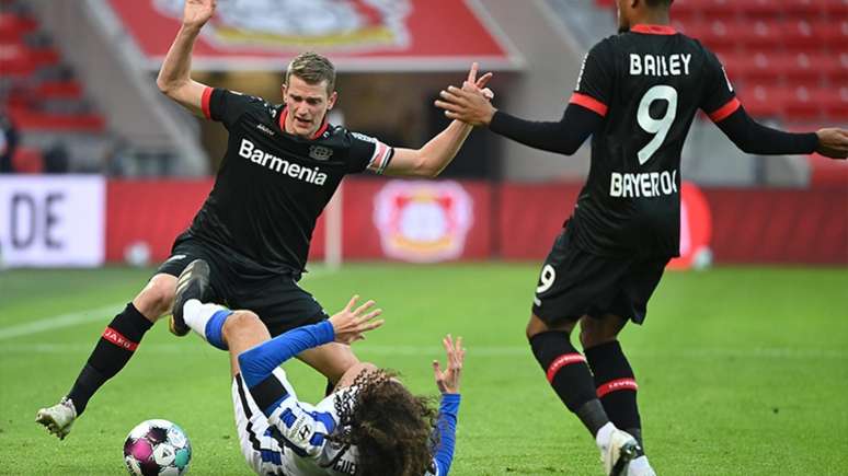 Jogo em Leverkusen foi muito carente de emoções (Foto: INA FASSBENDER / AFP / POOL)