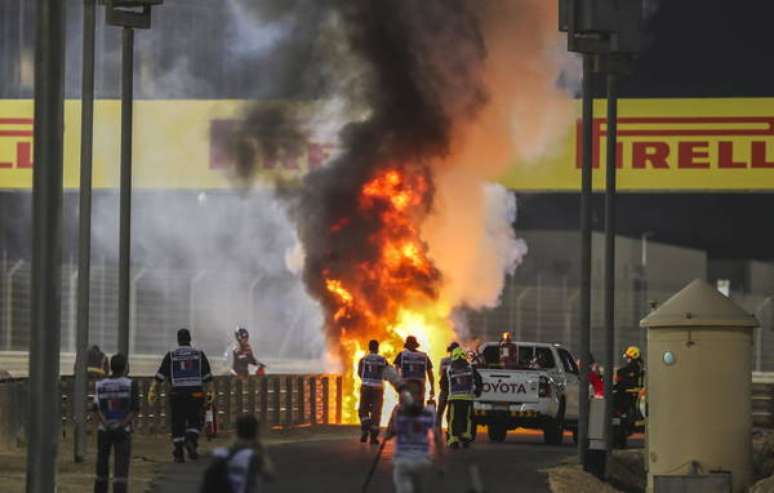 Imagem do incêndio de Romain Grosjean no Bahrain