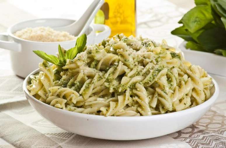 Guia da Cozinha - Fusilli ao pesto genovese para um almoço sofisticado