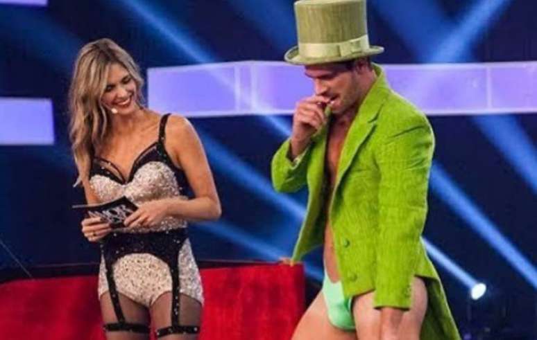 Fernanda Lima ao lado de Bruno Miranda, o 'Borat' do 'Amor e Sexo'