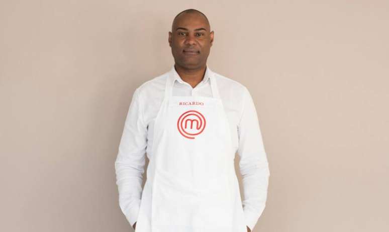 Ricardo é gestor de segurança e tem 53 anos. Cozinha nos fins de semana, principalmente carnes e frutos do mar.  