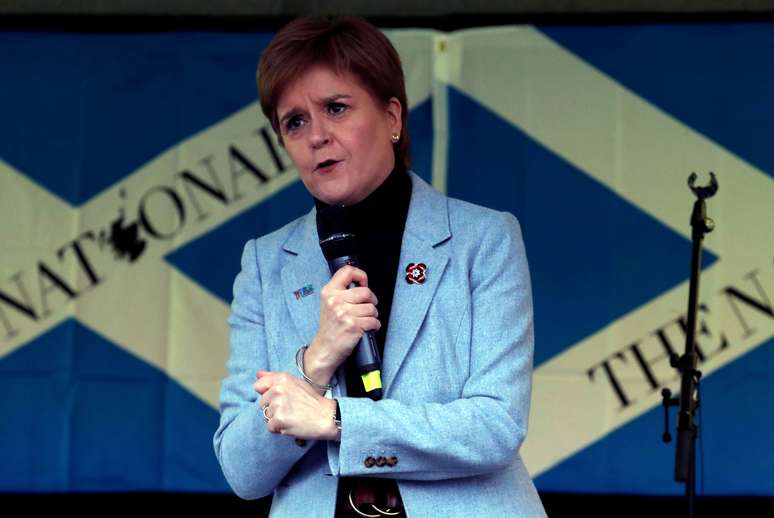 Primeira-ministra da Escócia, Nicola Sturgeon, discursa durante comício em Glasgow
02/11/2019 REUTERS/Russell Cheyne