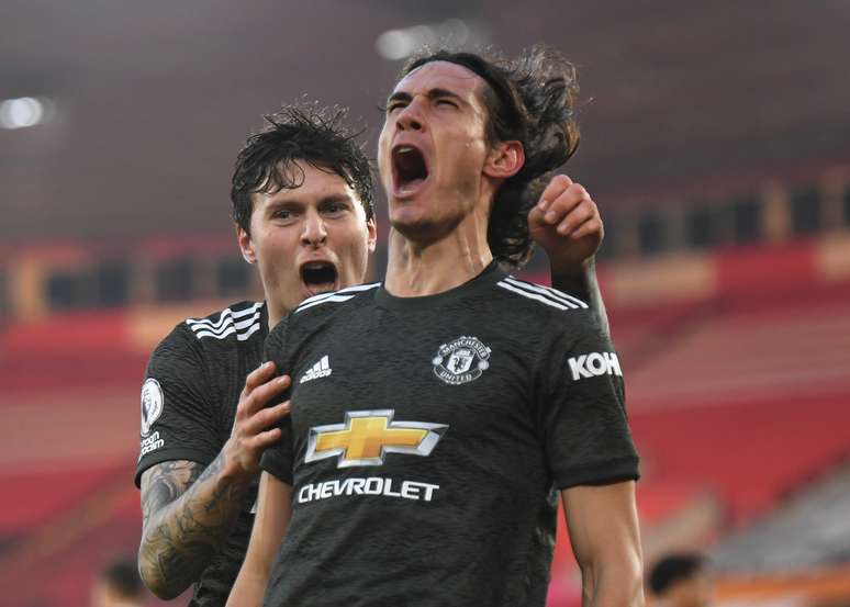 Cavani comemora gol do Manchester United ao lado do companheiro Lindelof
29/11/2020
Pool via REUTERS/Mike Hewitt